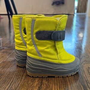 L.L. Bean Kids Bright Yellow and Gray Snow Boots (size 7)